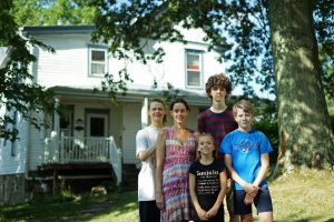 Las sustancias químicas nocivas y las incógnitas persiguen a los habitantes de Pensilvania rodeados de fracking.