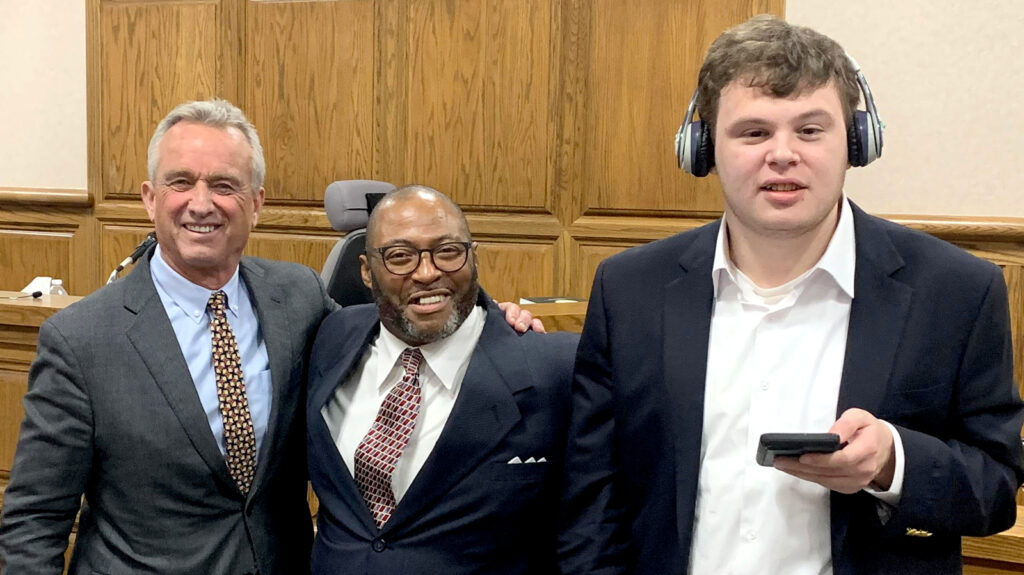 rfk jr Yates Hazlehurst vacuna lesión