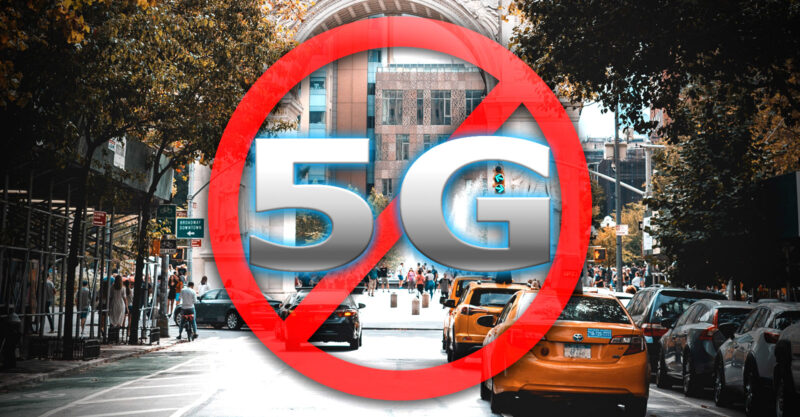 New York City Street with no 5g graphic.