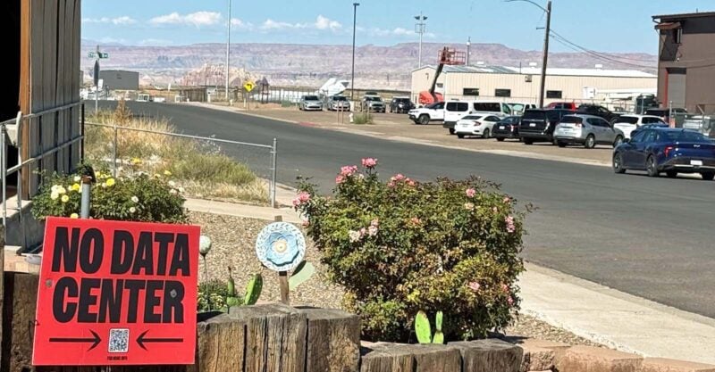 sign that reads "no data center"