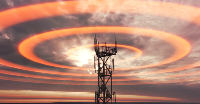 Graphic of Radiation emission rings around the mast of a cell tower.
