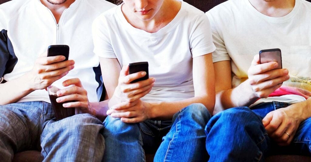 kids on cellphones