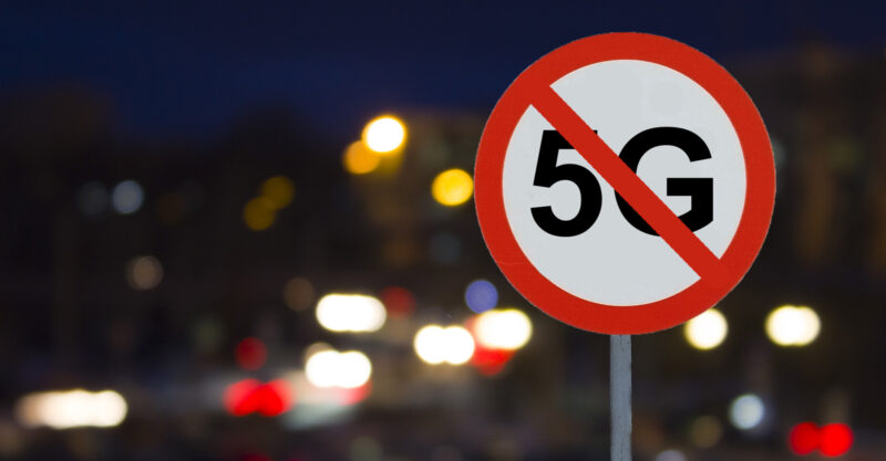 "No 5G" road sign on street.