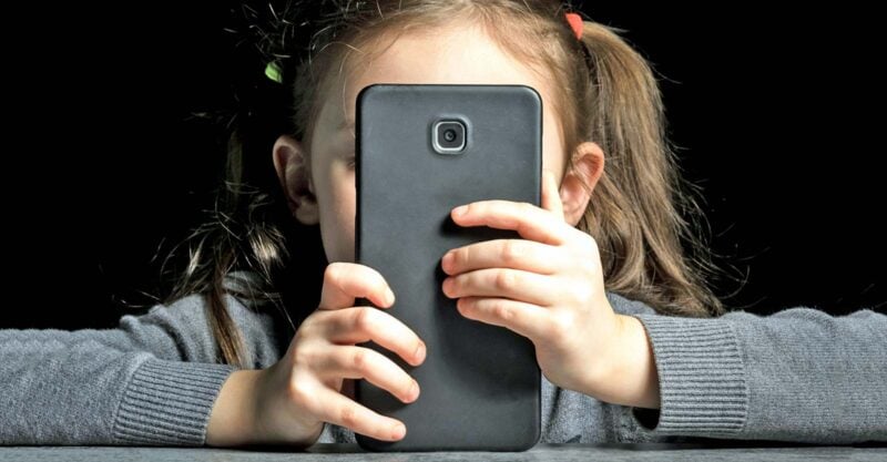 young child using smartphone