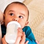 baby drinking formula from baby bottle