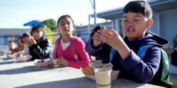 kids eating school lunch