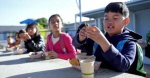 kids eating school lunch